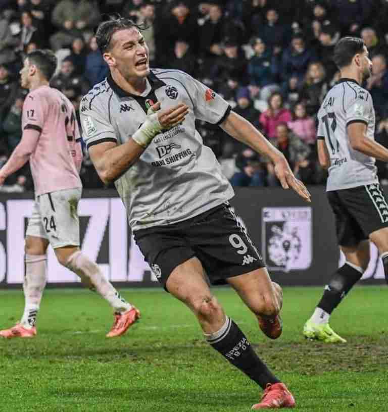 Francesco Pio Esposito rinnovo