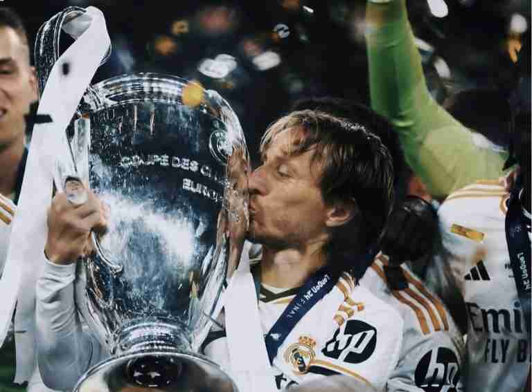 Modric Milan visite firma